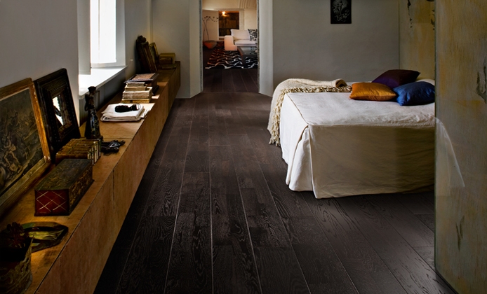 Паркетная доска Kahrs Дуб Шарколь Charcoal 2423×200×15 фото в интерьере